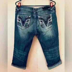 Vigoss Medium Wash Straight Leg The Chelsea Capri Embroidered Studded Size 9/10